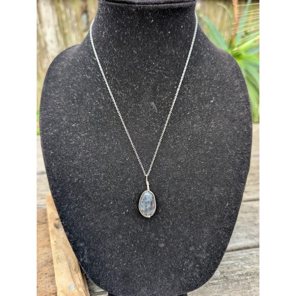 Vintage Sterling Labradorite Pendant Necklace - Picture 10 of 10